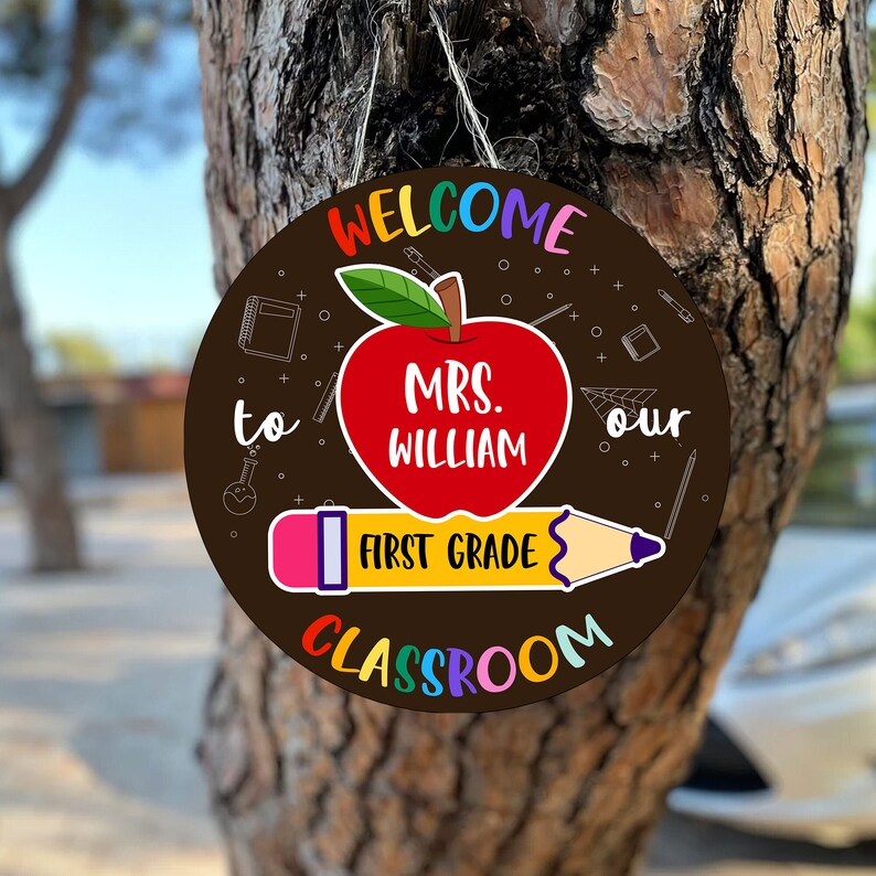Personalized Welcome To Teacher Appreciation Round Wood Sign